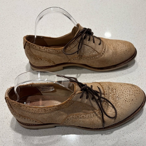 UGG | Caelyn Shoes, size 9.5 - Picture 4 of 7